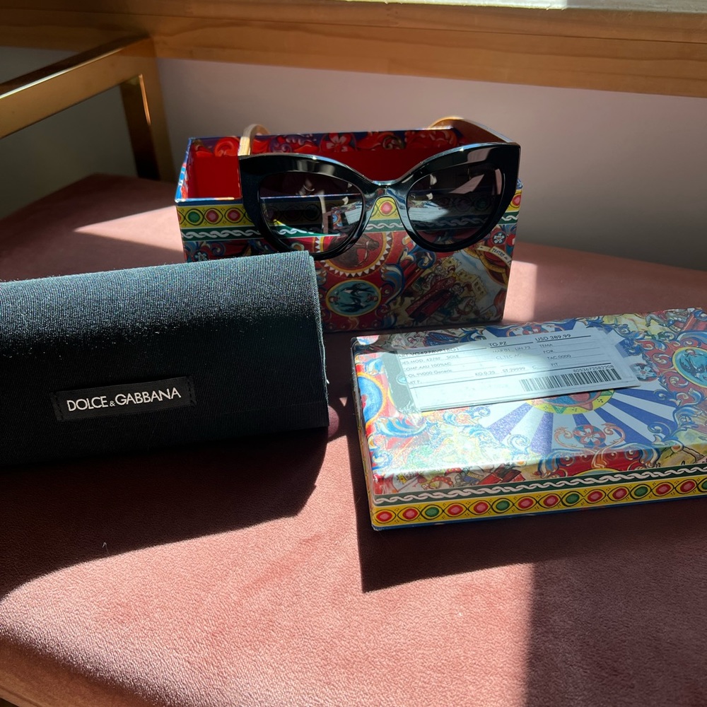 Never worn D&G display sunglasses.Taking reasonable offers.